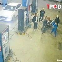NÓNG 15/1: Tài xế ô tô đánh túi bụi nhân viên cây xăng ở Nghệ An: Hé lộ nguồn cơn