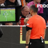 NÓNG 28/2: Trọng tài bất ngờ bị cắn vào tinh hoàn, trận đấu bị hủy