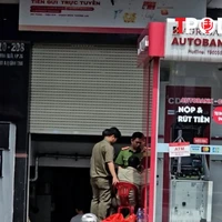 ĐIỂM TIN 8/12: Người đàn ông đập phá cây ATM liên tục than khổ, túng quẫn