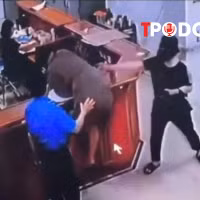 NÓNG 3/6: Lời khai của người đàn ông chồm qua bàn tát nữ nhân viên y tế ở Nghệ An