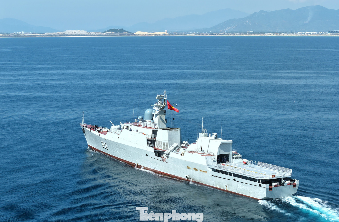 Tàu hộ vệ tên lửa Đinh Tiên Hoàng. tp-a80-12.jpg