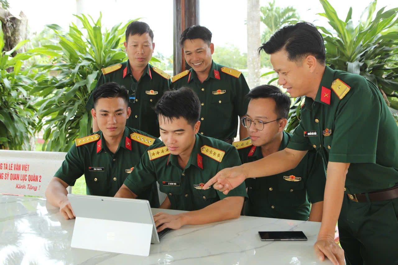 thieu-ta-nguyen-van-tuan-cung-luc-luong-nong-cot-su-dung-phan-mem-ai-tuyen-truyen-ky-niem-60-nam-ngay-lap-su-doan-5.jpg