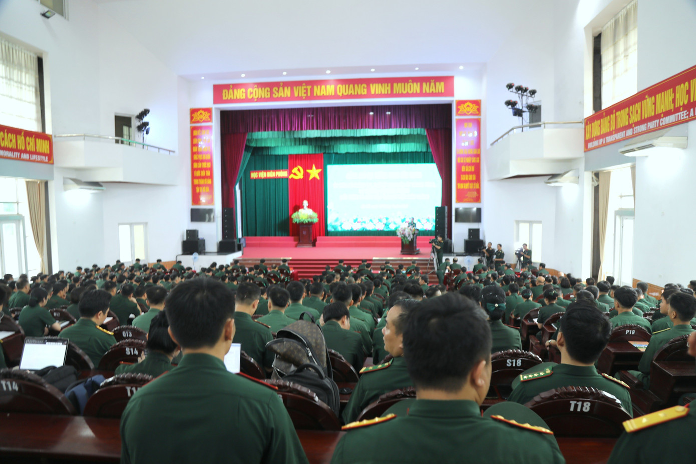 Quang cảnh buổi làm việc. bt-bqp-5.jpg