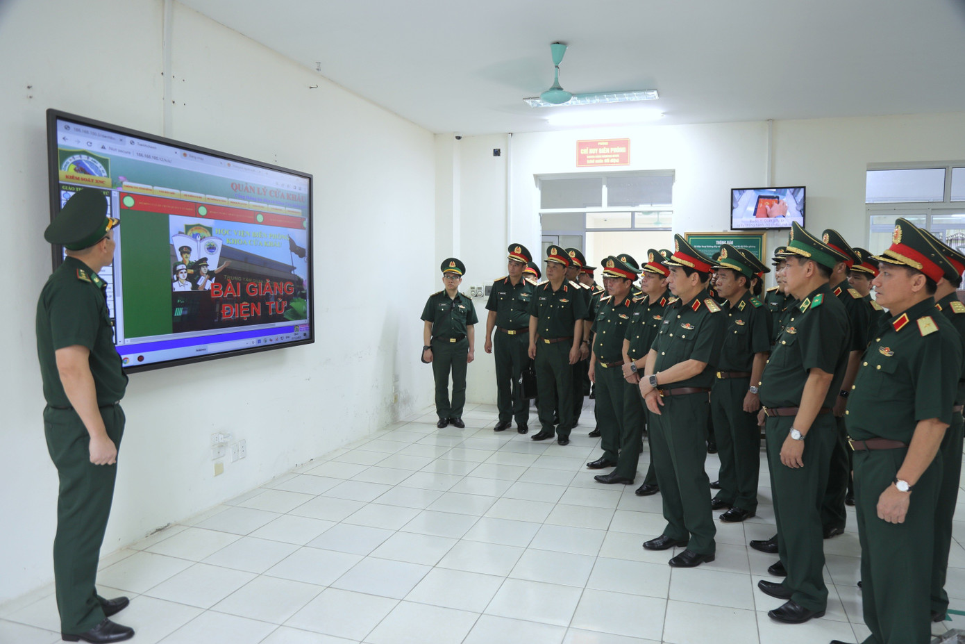Đại tướng Phan Văn Giang kiểm tra công tác giáo dục - đào tạo của Học viện Biên phòng. bt-bqp-4.jpg