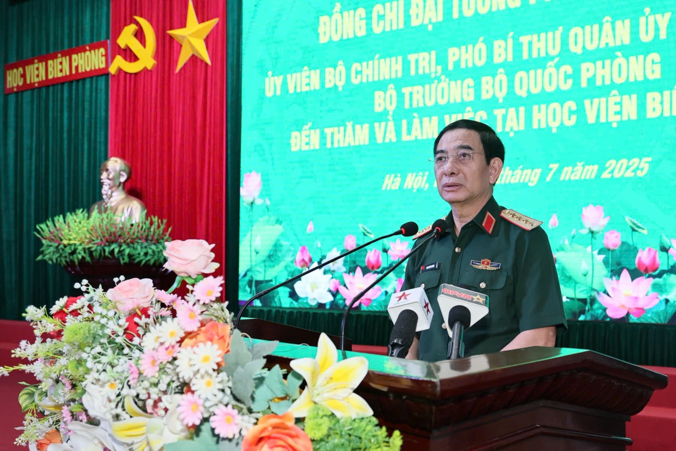 Đại tướng Phan Văn Giang phát biểu tại buổi làm việc. bt-bqp-11.jpg