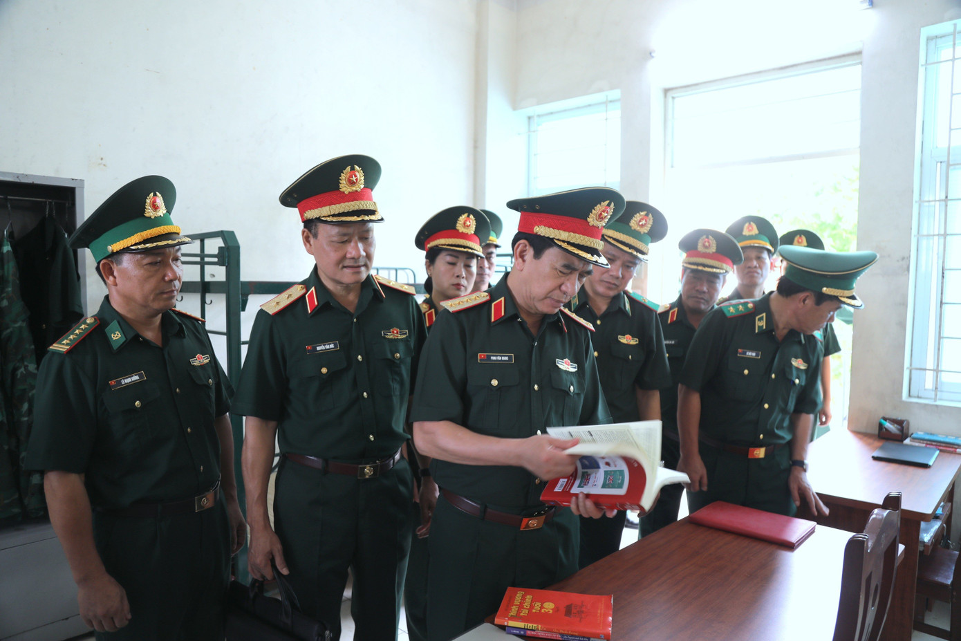 Đại tướng Phan Văn Giang kiểm tra cơ sở vật chất, công tác giáo dục - đào tạo của Học viện Biên phòng. bt-bqp-2.jpg