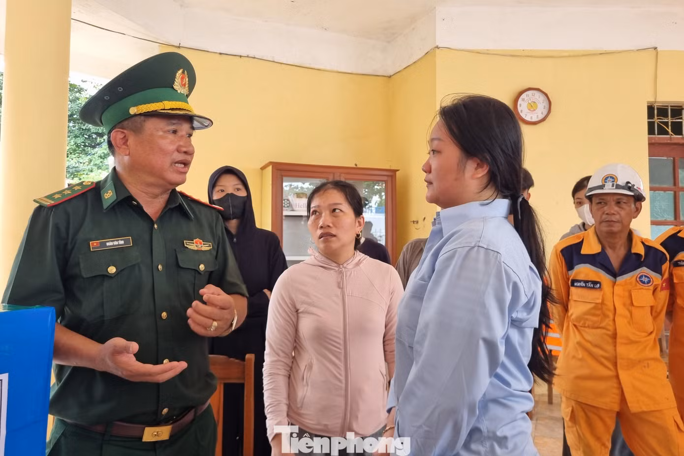 tp-da-nang-dua-nguoi-song-cuon-vao-bo-4.jpg