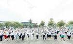 Mais de 1.000 pessoas participaram do Festival de Esportes Comunitários no bairro de Binh Duong