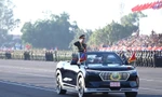 Xe điện Việt Nam nổi bật tại lễ diễu binh, diễu hành kỷ niệm Quốc khánh Lào