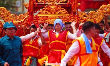 Cảnh tượng hàng vạn người rước kiệu