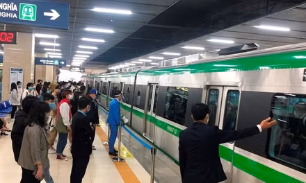 Yêu cầu làm rõ vụ hàng chục bảo vệ ga metro Hà Nội bị nợ lương kéo dài