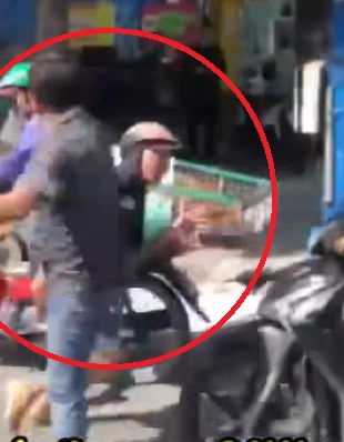 [CLIP] Tài xế ô tô tải và xe máy ‘choảng nhau’ sau va quẹt trên đường
