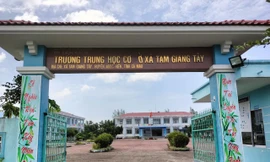 Huỷ án 7 năm tù, hiệu trưởng bị cáo buộc tham ô 10 triệu chờ ngày minh oan
