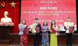 Trao quyết định bổ nhiệm các cán bộ lãnh đạo tỉnh Lạng Sơn.