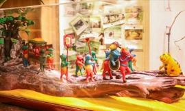 Đồ chơi trung thu truyền thống 'hồi sinh' giá tiền triệu