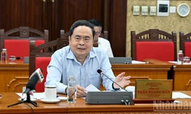 Quang cảnh buổi làm việc. 