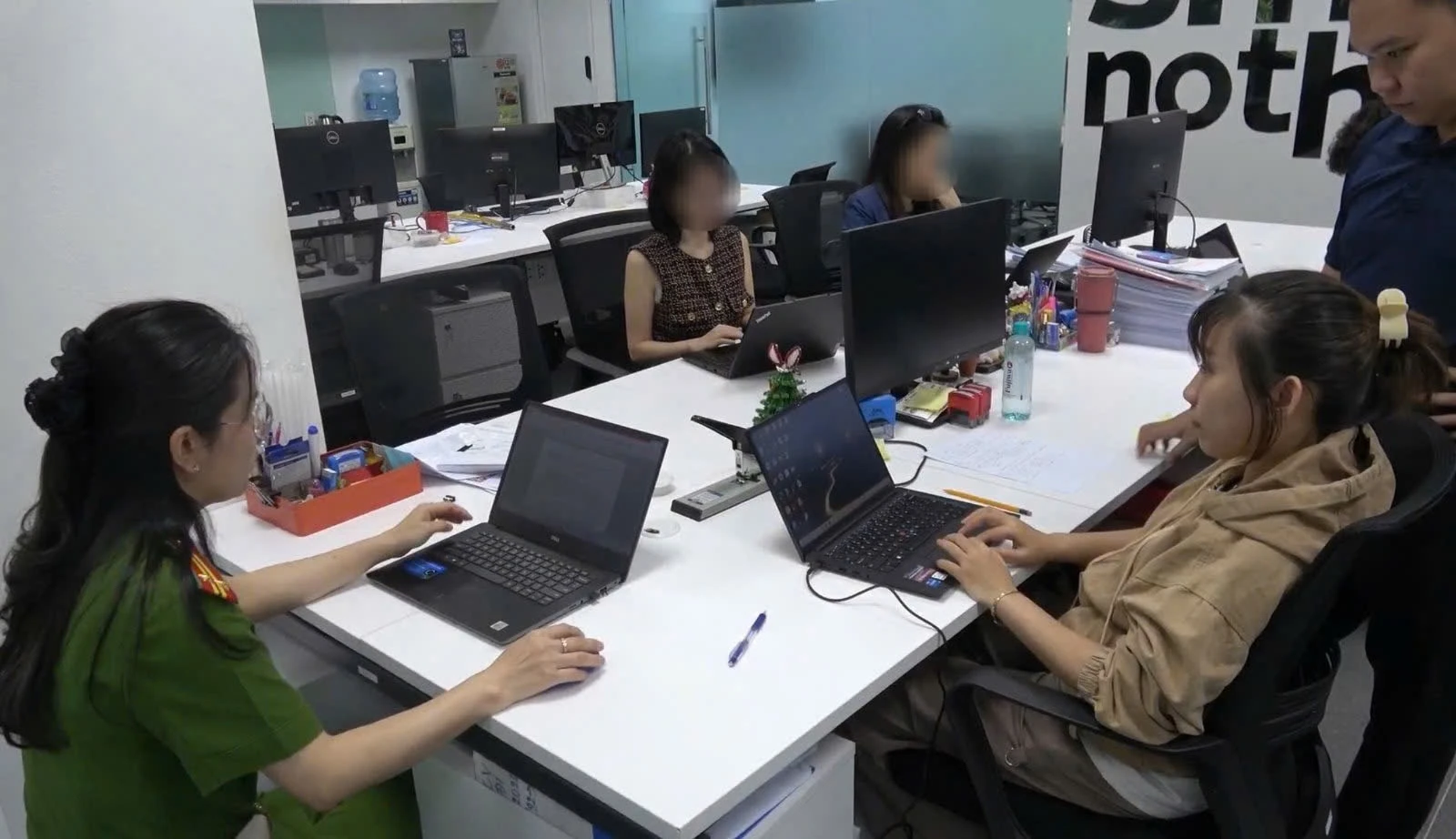 Kế toán trưởng và kế toán viên bị bắt vì tham ô hơn 27 tỷ đồng tại công ty chứng khoán
