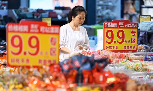 Doanh số bán lẻ của Trung Quốc bất ngờ lao dốc