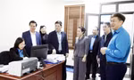 Bí thư Tỉnh ủy Bắc Ninh tham quan cơ sở vật chất, chia sẻ, động viên tinh thần làm việc của đội ngũ cán bộ, công chức Liên đoàn Lao động tỉnh.