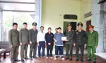 Thừa ủy quyền của Bộ Công an, đoàn công tác của Công an tỉnh Bắc Ninh trao kinh phí 20 triệu đồng hỗ trợ thân nhân đồng chí Đoàn Văn Mạnh.