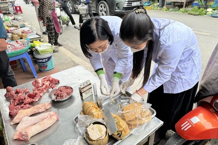 Bộ Y tế siết chặt an toàn thực phẩm đường phố, cảnh báo nguy cơ ngộ độc tập thể