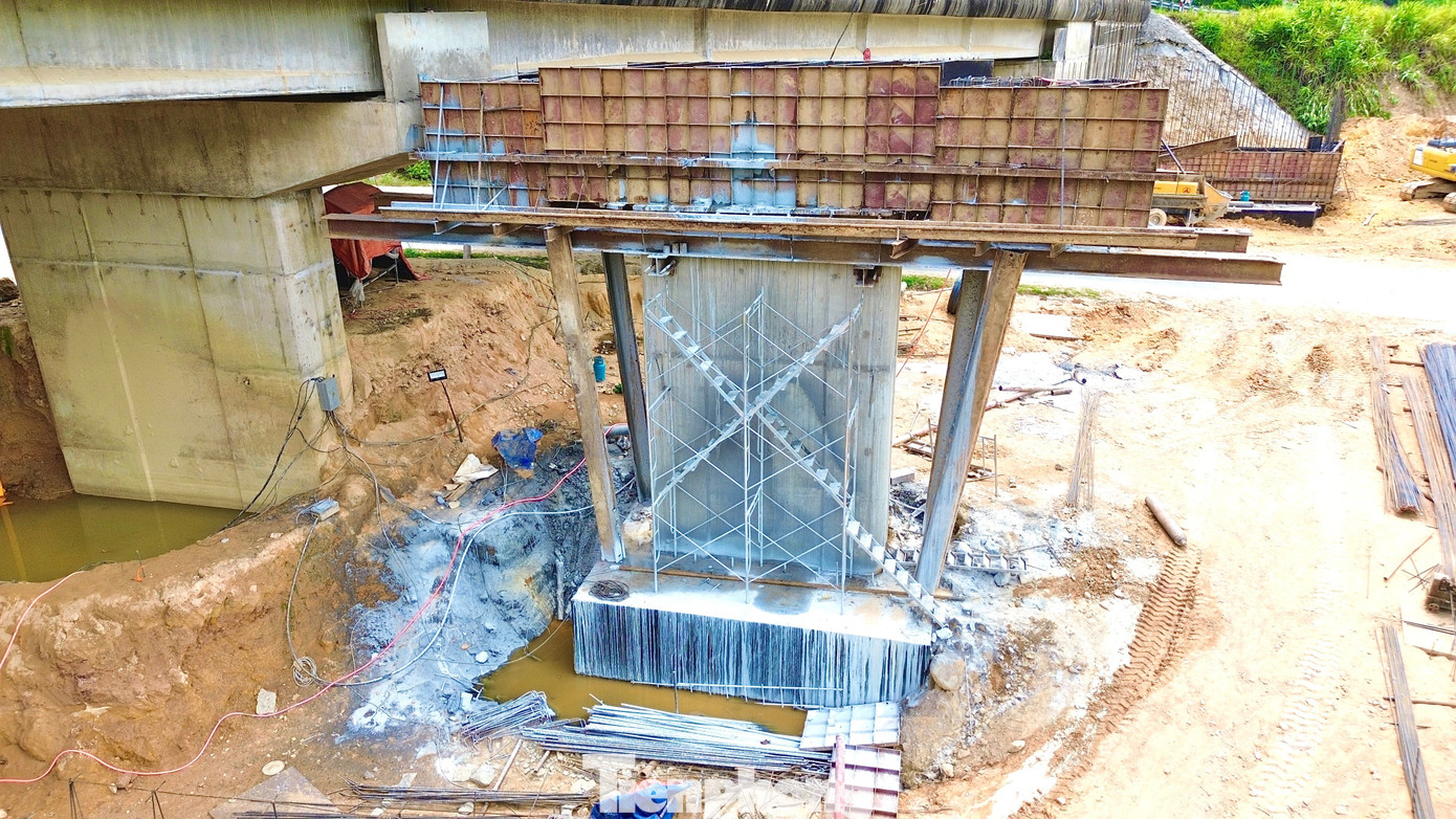 tp-7-run-water-off-highway-la-son-hoa-lien-1.jpg