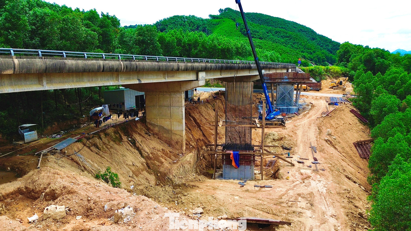 tp-5-น้ำไหลออกนอกทางหลวง-la-son-hoa-lien-1.jpg
