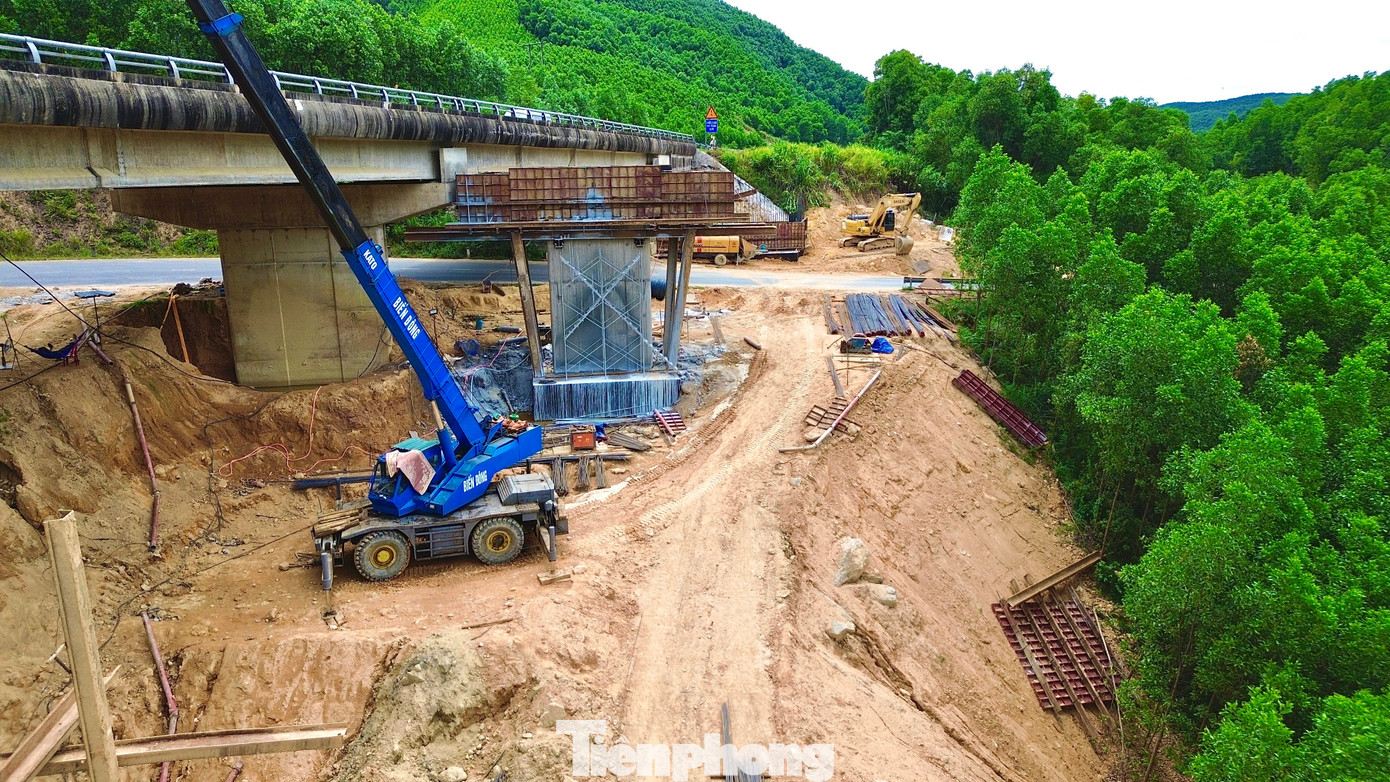 tp-6-น้ำไหลออกนอกทางหลวง-la-son-hoa-lien-1.jpg