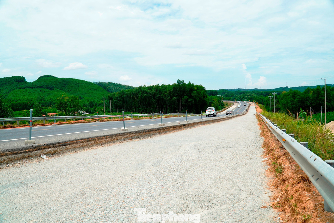 tp-4-น้ำไหลออกนอกทางหลวง-la-son-hoa-lien-1.jpg