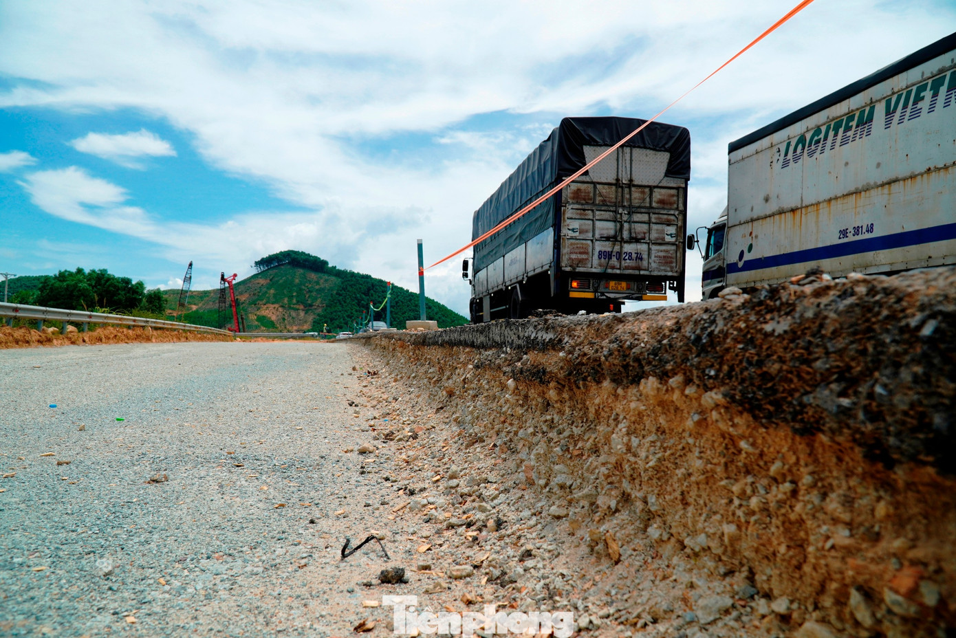 tp-4-น้ำไหลออกนอกทางหลวง-la-son-hoa-lien-2.jpg