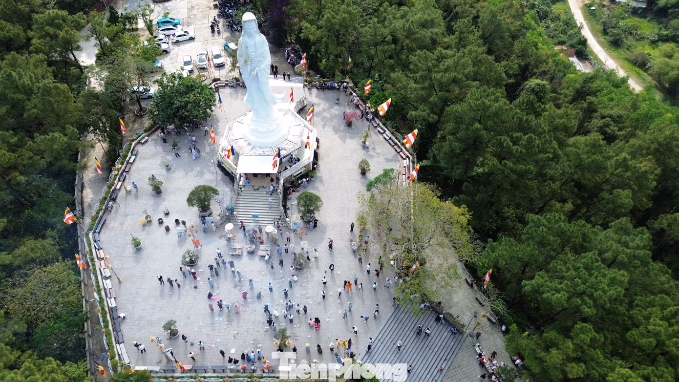 tp-1-le-chua-hue-ram-thang-gieng.jpg