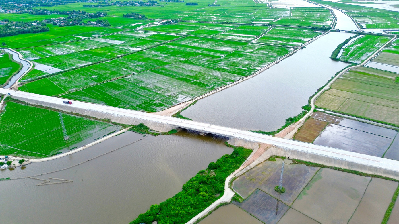 Các cầu quan trọng khác như Hòa Xuân 1, Hòa Xuân 2 trên tuyến cũng đã hoàn thành xây dựng. 7-duong-cuu-nan-phong-dien.jpg