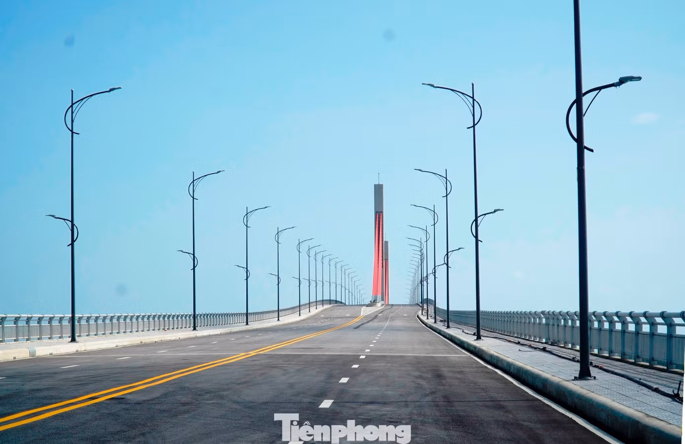 tp-5-cau-day-do-vuot-cua-bien-dai-nhat-mien-trung-2.jpg