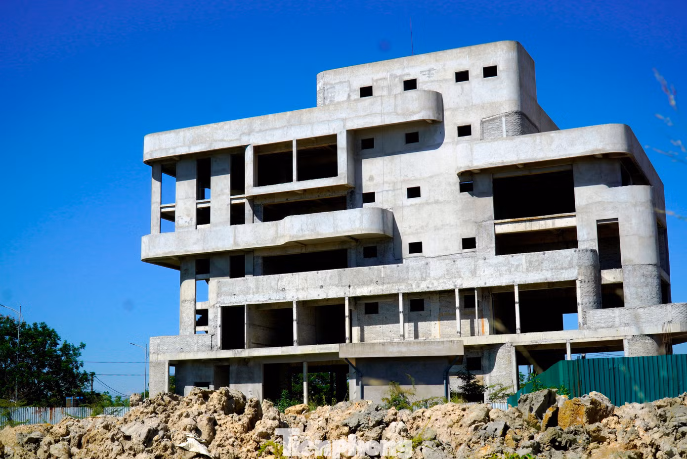 tp-c_9-toa-nha-cntt-hue-1.jpg