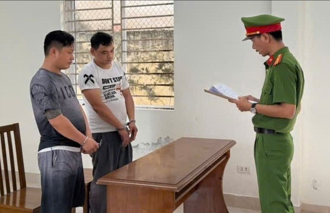Công an TP Đà Nẵng thực hiện lệnh khởi tố đối với 2 đối tượng. gia-danh-cong-an-2574.jpg