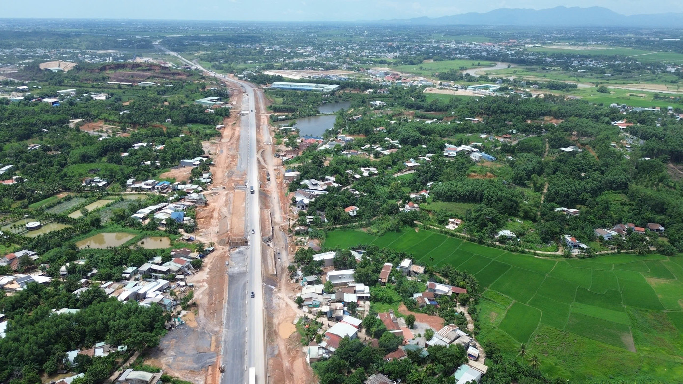 Dự án cao tốc Hòa Liên – Túy Loan thi công từ tháng 8/2023 với tổng chiều dài 11,5 km, dự kiến hoàn thành vào năm 2025. Dự án có điểm đầu tiếp giáp nút giao Hòa Liên (thuộc đoạn cao tốc La Sơn – Hòa Liên), điểm cuối tiếp giáp nút giao Túy Loan nối vào cao tốc Đà Nẵng – Quảng Ngãi. ae0fe7bd39c08f9ed6d1.jpg