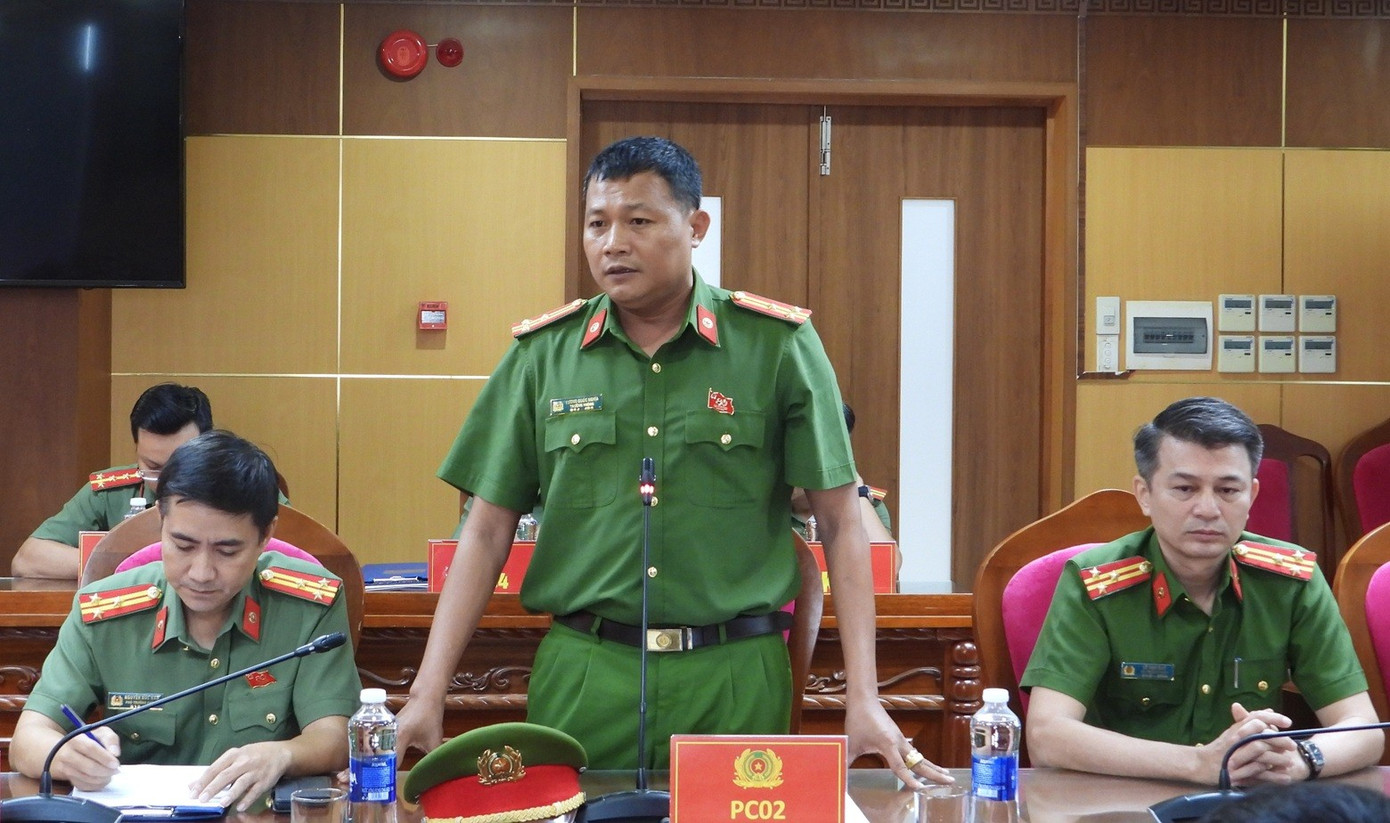 Thượng tá Lương Quốc Nghĩa thông tin về vụ việc. 28-8kt2.jpg
