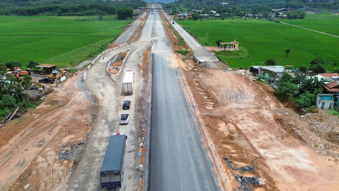 Cao tốc Hòa Liên - Túy Loan đang thi công dang dở. Ảnh: Nguyễn Thành 58816b8c4365f53bac74.jpg