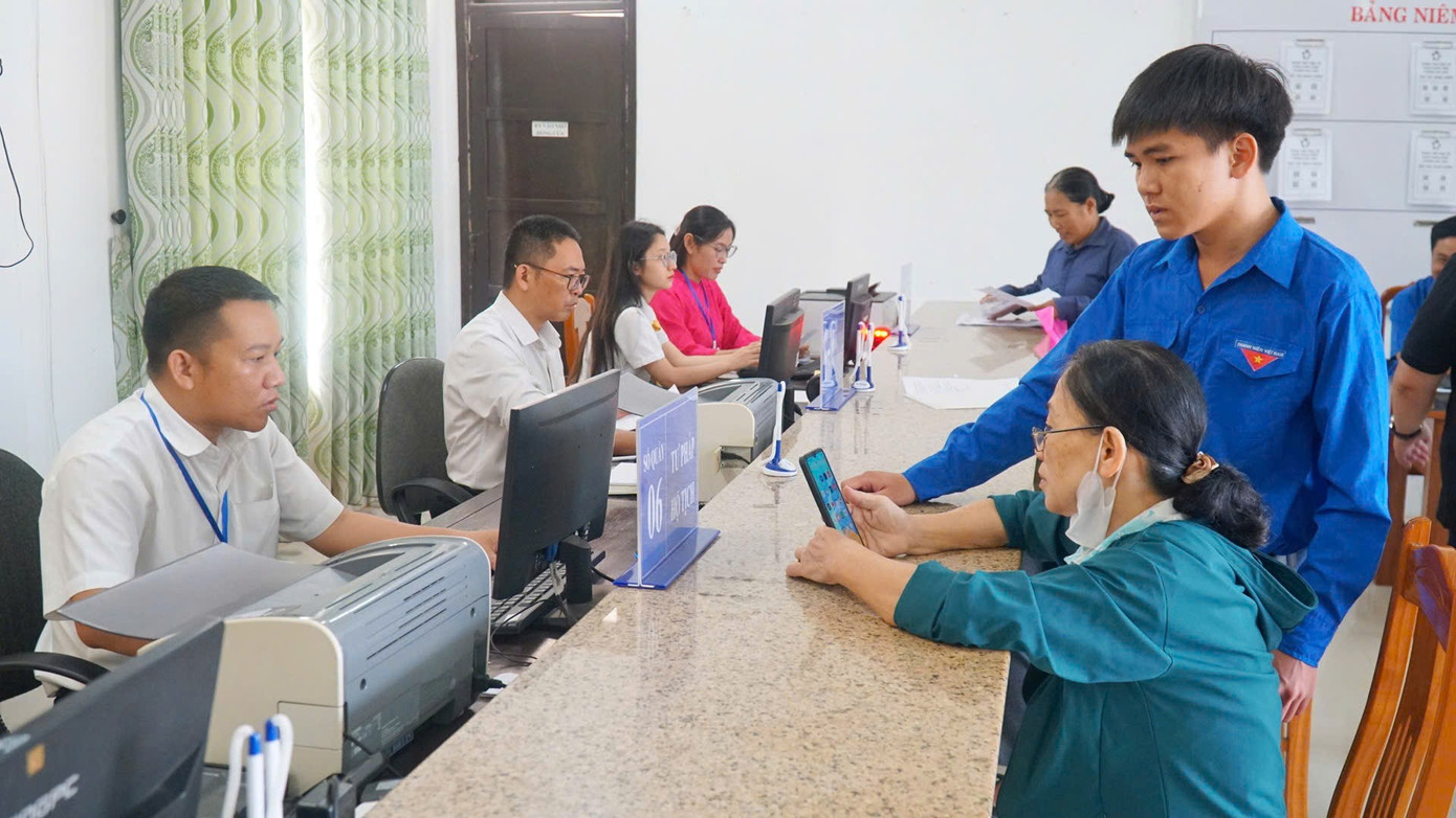 Các trung tâm phục vụ hành chính công tại TP Huế dự kiến sẽ làm việc thêm vào sáng thứ Bảy hàng tuần để tăng cường giải quyết TTHC cho dân. 4261bb16-531a-49c5-bc42-455e4c026c0d.jpg