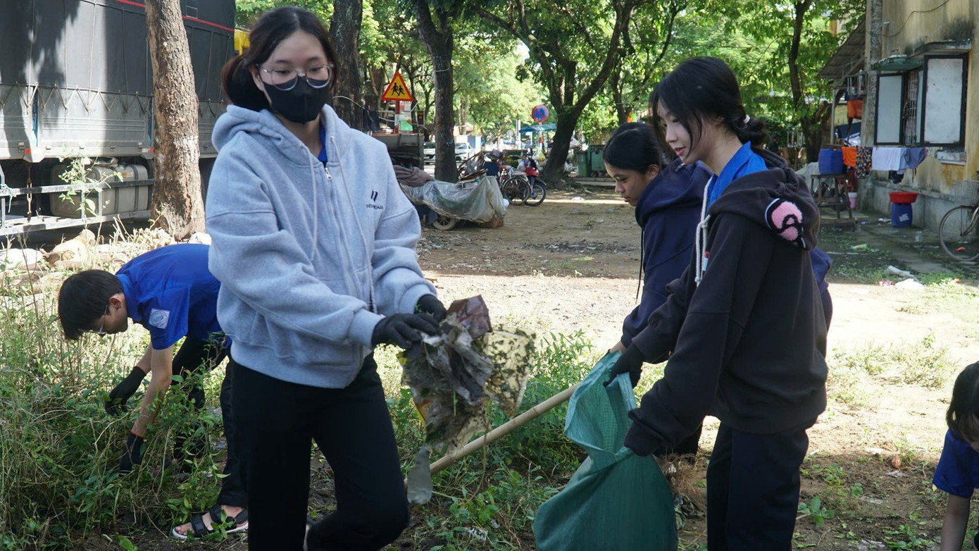 hs-hue-thu-gom-rac-thai-1.jpg