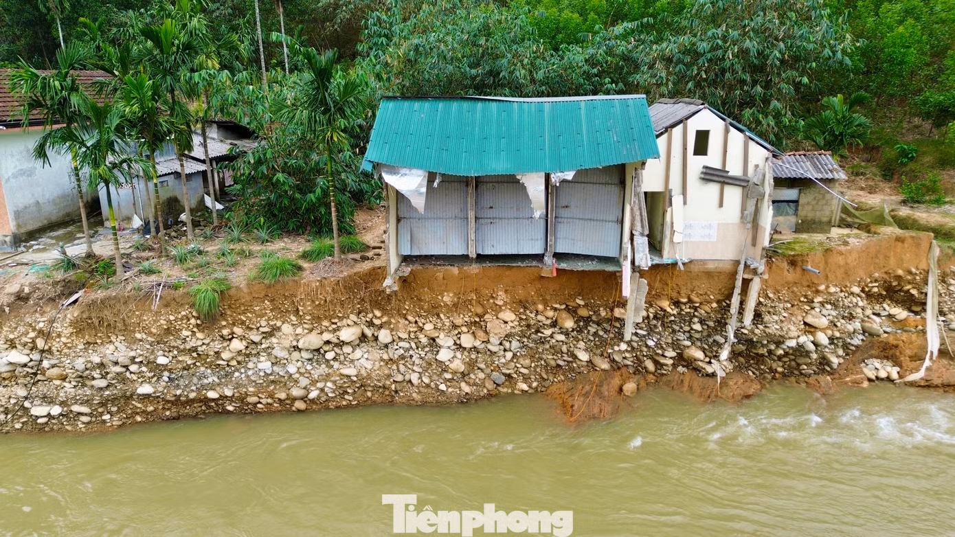 tp-9-nha-dan-hue-ben-mieng-thuy-than-1.jpg