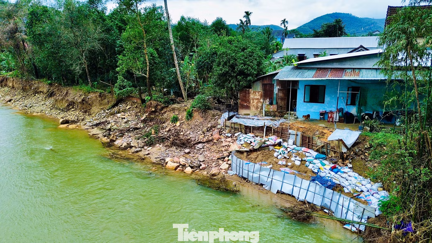 tp-2-nha-dan-hue-ben-mieng-thuy-than.jpg