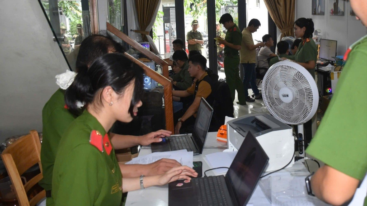 Công an triệt phá đường dây tạo tài khoản ảo phục vụ lừa đảo xuyên biên giới. Ảnh: CA cong-an-1765.jpg