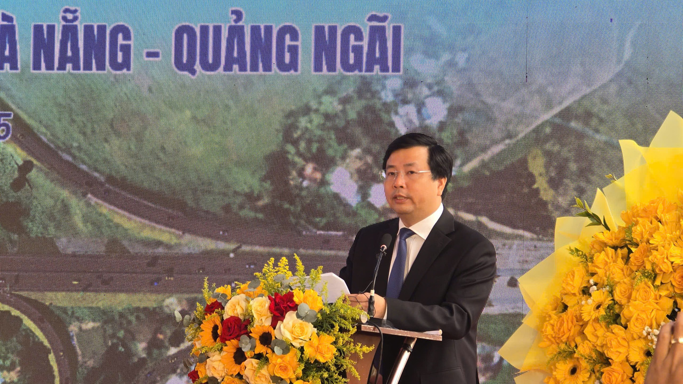 Ông Nguyễn Minh Huy, Giám đốc Ban Quản lý dự án Đầu tư xây dựng các công trình giao thông và nông nghiệp Đà Nẵng phát biểu tại lễ khởi công dự án.