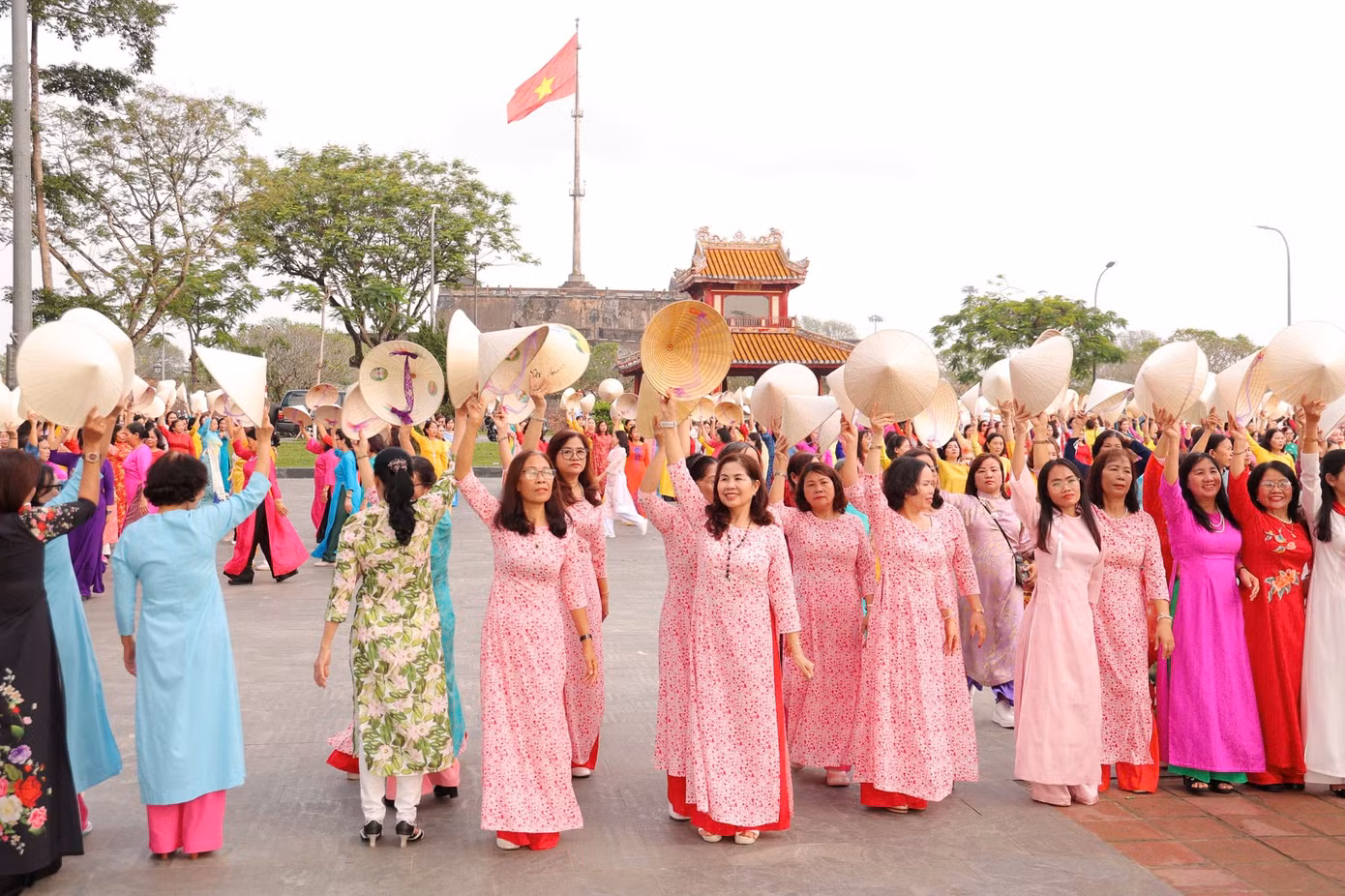 tp6-dong-dien-dan-vu.jpg