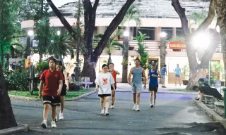 Đi bộ, chạy bộ dần trở thành thói quen của giới trẻ TP. HCM