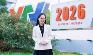 Thu Thảo trong quá trình thực tập, làm việc tại Đài truyền hình Việt Nam.