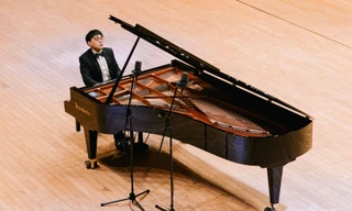 Nam nghệ sĩ trẻ trúng tuyển Học viện Âm nhạc Hoàng gia Anh bằng kỷ luật và bản lĩnh sân khấu