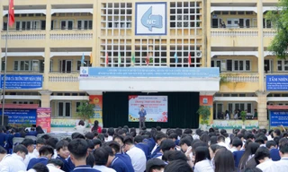 Học sinh THPT Nhân Chính tự hào lan tỏa tinh thần mái trường qua cuộc thi hùng biện tiếng Anh Unlock The IELTS 2025