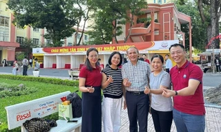 Ngay từ đầu giờ sáng, GS.TS Nguyễn Trung Việt – Hiệu trưởng (chính giữa) đã có mặt kiểm tra công tác nhập học cho tân sinh viên, hỗ trợ thí sinh và phụ huynh.